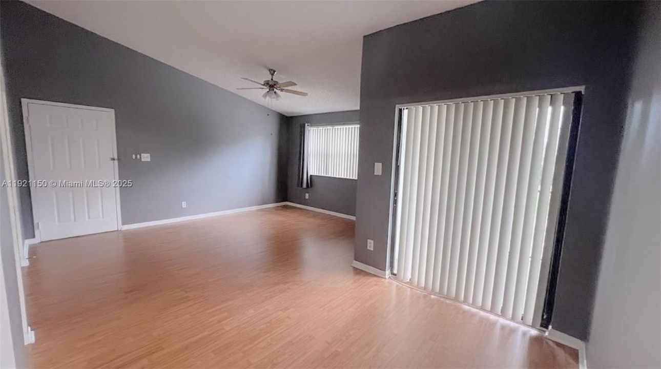 For Rent: $1,690 (1 beds, 1 baths, 841 Square Feet)