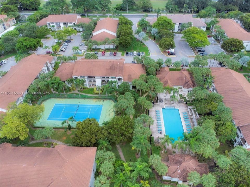 For Rent: $1,690 (1 beds, 1 baths, 841 Square Feet)