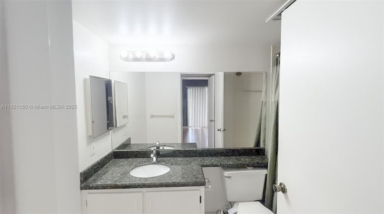 For Rent: $1,690 (1 beds, 1 baths, 841 Square Feet)
