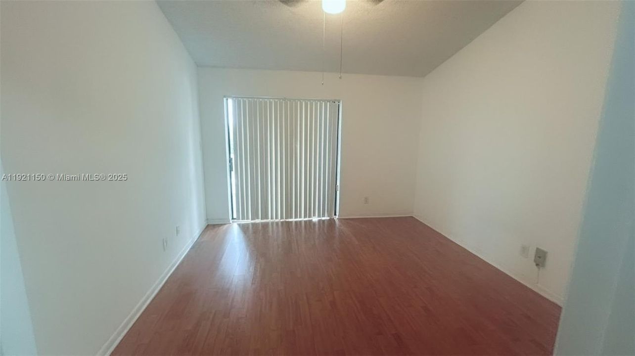 For Rent: $1,690 (1 beds, 1 baths, 841 Square Feet)