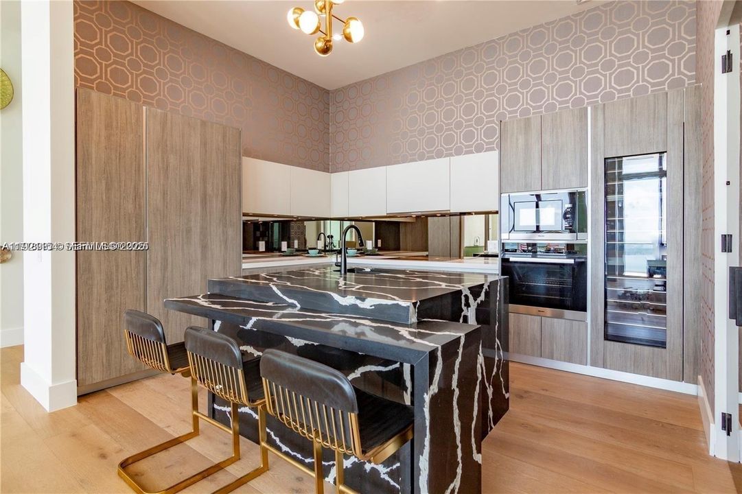 В аренду: $30,000 (5 спален, 5 ванн, 3633 Квадратных фут)