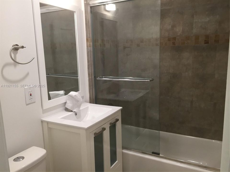 В аренду: $4,200 (3 спален, 3 ванн, 1269 Квадратных фут)