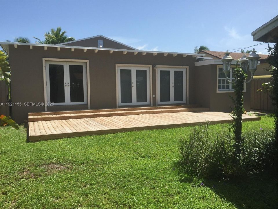 В аренду: $4,200 (3 спален, 3 ванн, 1269 Квадратных фут)