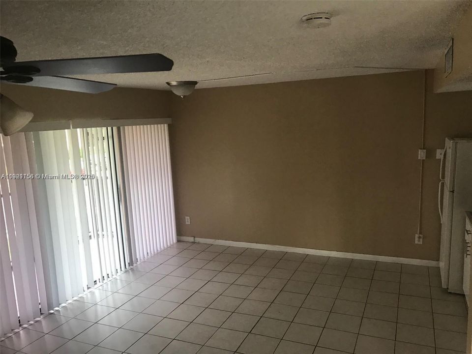 For Rent: $1,425 (1 beds, 1 baths, 450 Square Feet)