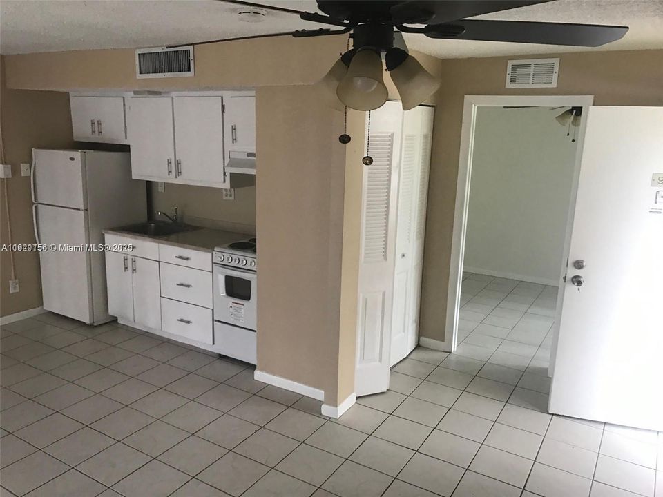 For Rent: $1,425 (1 beds, 1 baths, 450 Square Feet)