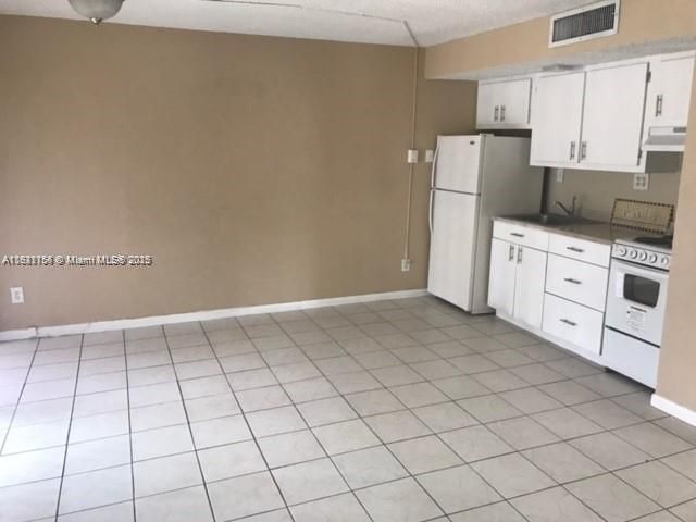 For Rent: $1,425 (1 beds, 1 baths, 450 Square Feet)