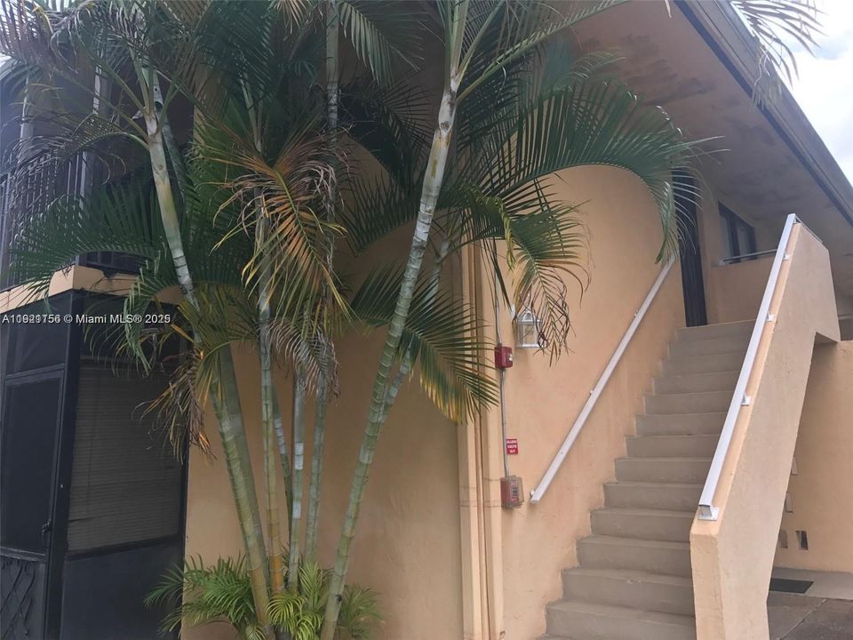 For Rent: $1,425 (1 beds, 1 baths, 450 Square Feet)