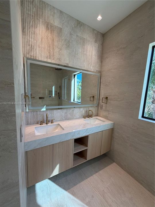 For Sale: $3,800,000 (5 beds, 5 baths, 3217 Square Feet)