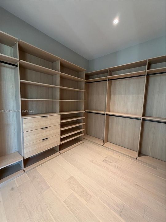 For Sale: $3,800,000 (5 beds, 5 baths, 3217 Square Feet)