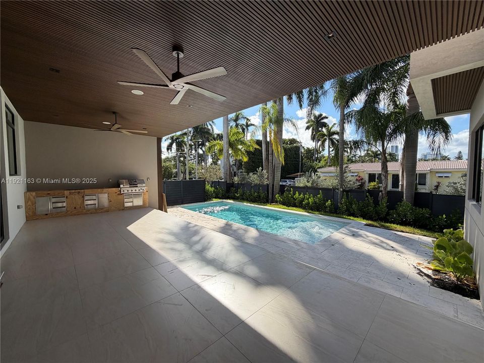 For Sale: $3,800,000 (5 beds, 5 baths, 3217 Square Feet)