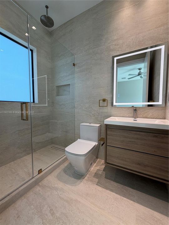 For Sale: $3,800,000 (5 beds, 5 baths, 3217 Square Feet)