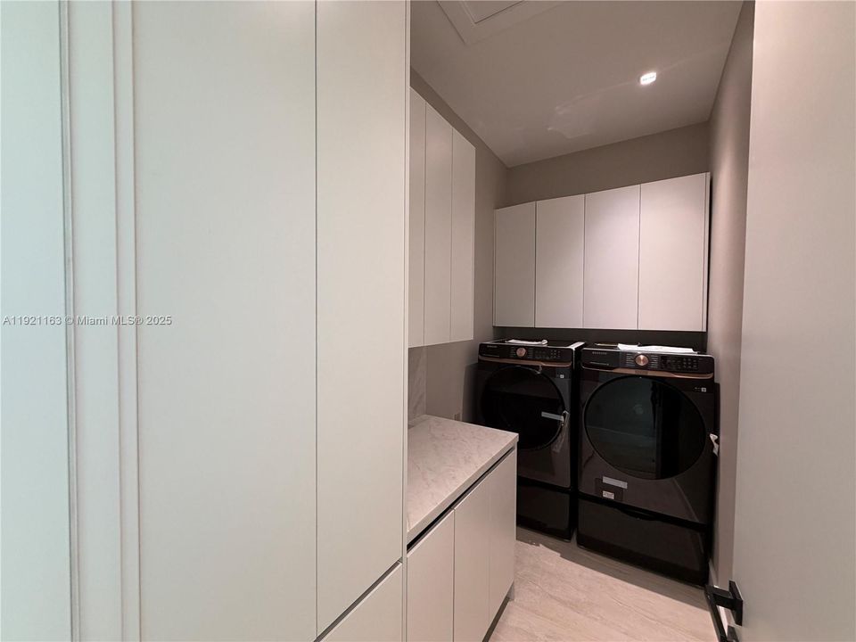 For Sale: $3,800,000 (5 beds, 5 baths, 3217 Square Feet)