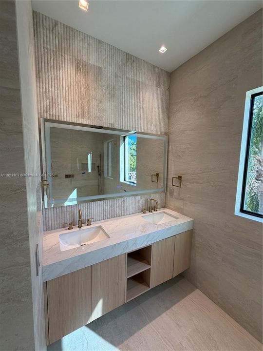 For Sale: $3,800,000 (5 beds, 5 baths, 3217 Square Feet)