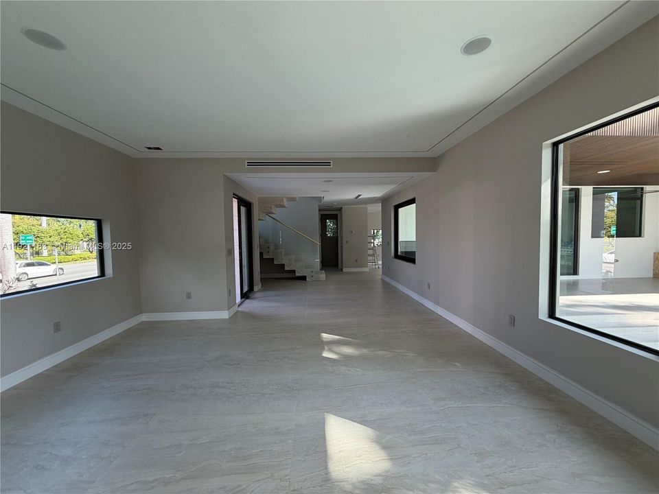 For Sale: $3,800,000 (5 beds, 5 baths, 3217 Square Feet)