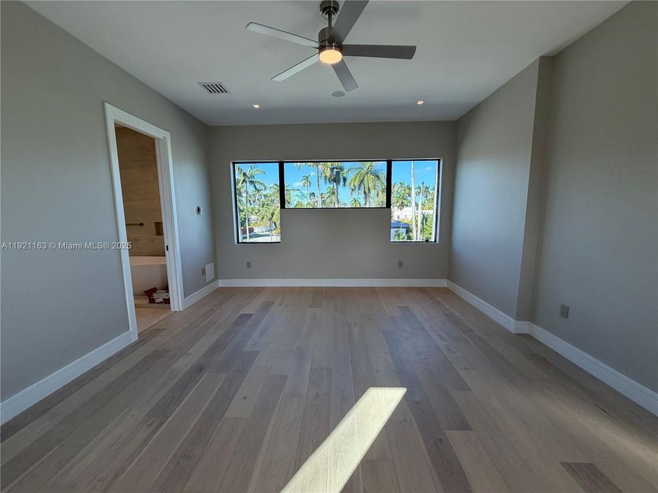 For Sale: $3,800,000 (5 beds, 5 baths, 3217 Square Feet)