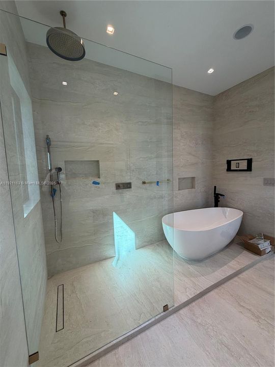 For Sale: $3,800,000 (5 beds, 5 baths, 3217 Square Feet)