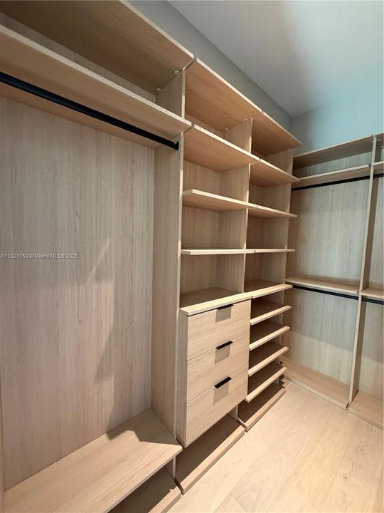 For Sale: $3,800,000 (5 beds, 5 baths, 3217 Square Feet)