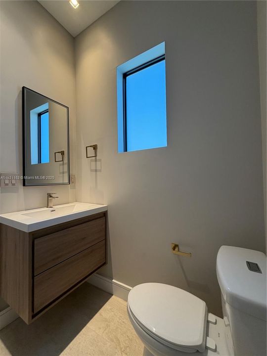 For Sale: $3,800,000 (5 beds, 5 baths, 3217 Square Feet)