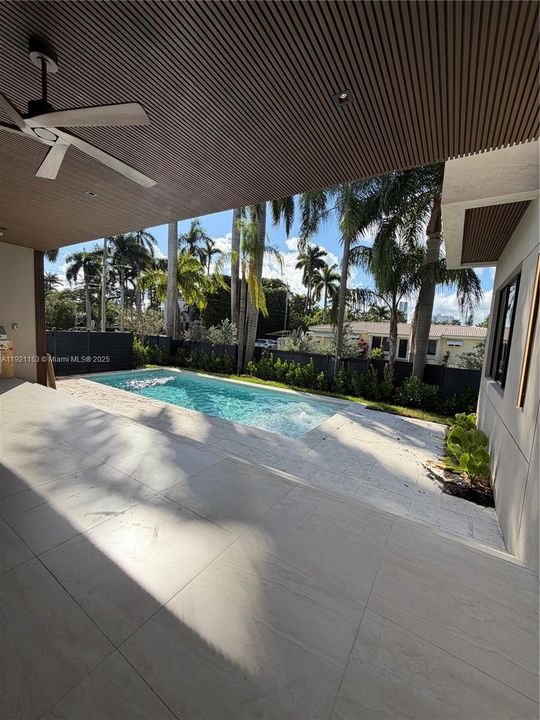 For Sale: $3,800,000 (5 beds, 5 baths, 3217 Square Feet)