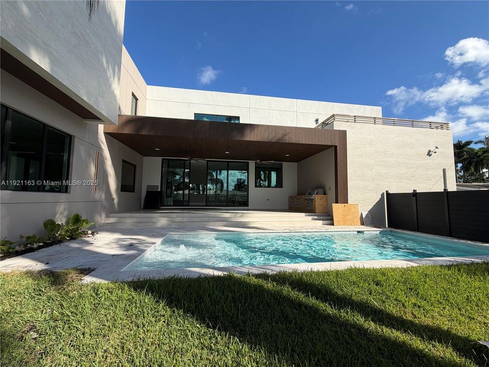 For Sale: $3,800,000 (5 beds, 5 baths, 3217 Square Feet)