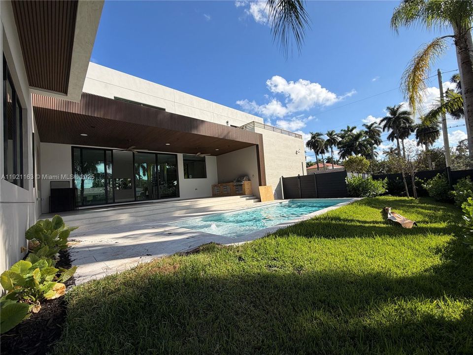 For Sale: $3,800,000 (5 beds, 5 baths, 3217 Square Feet)