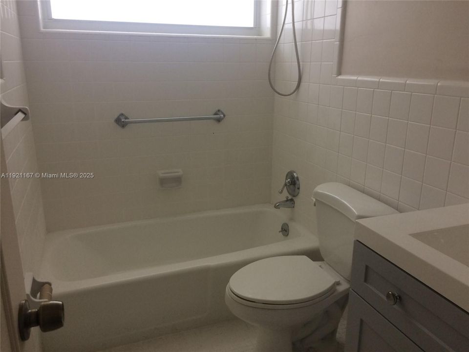 For Rent: $2,500 (1 beds, 1 baths, 608 Square Feet)