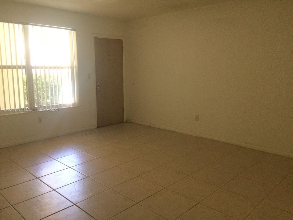 For Rent: $2,500 (1 beds, 1 baths, 608 Square Feet)