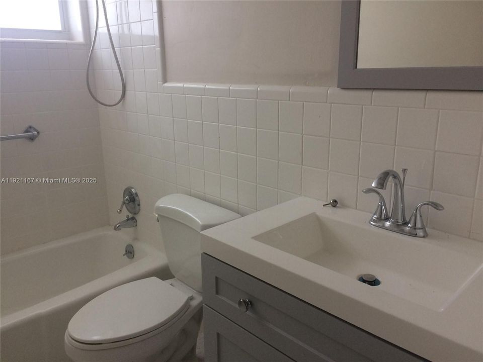 For Rent: $2,500 (1 beds, 1 baths, 608 Square Feet)