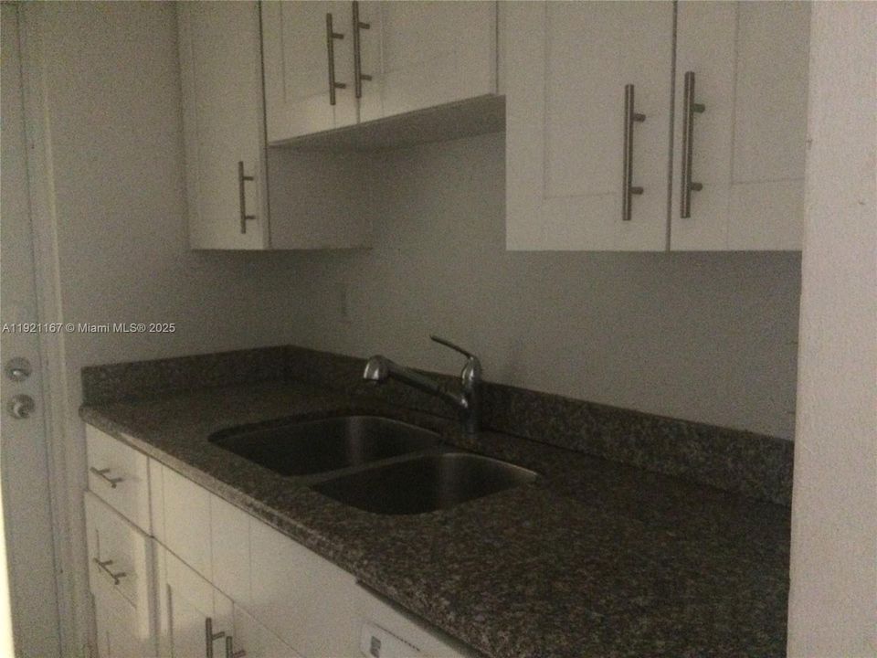 For Rent: $2,500 (1 beds, 1 baths, 608 Square Feet)