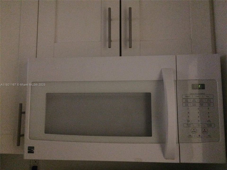 For Rent: $2,500 (1 beds, 1 baths, 608 Square Feet)