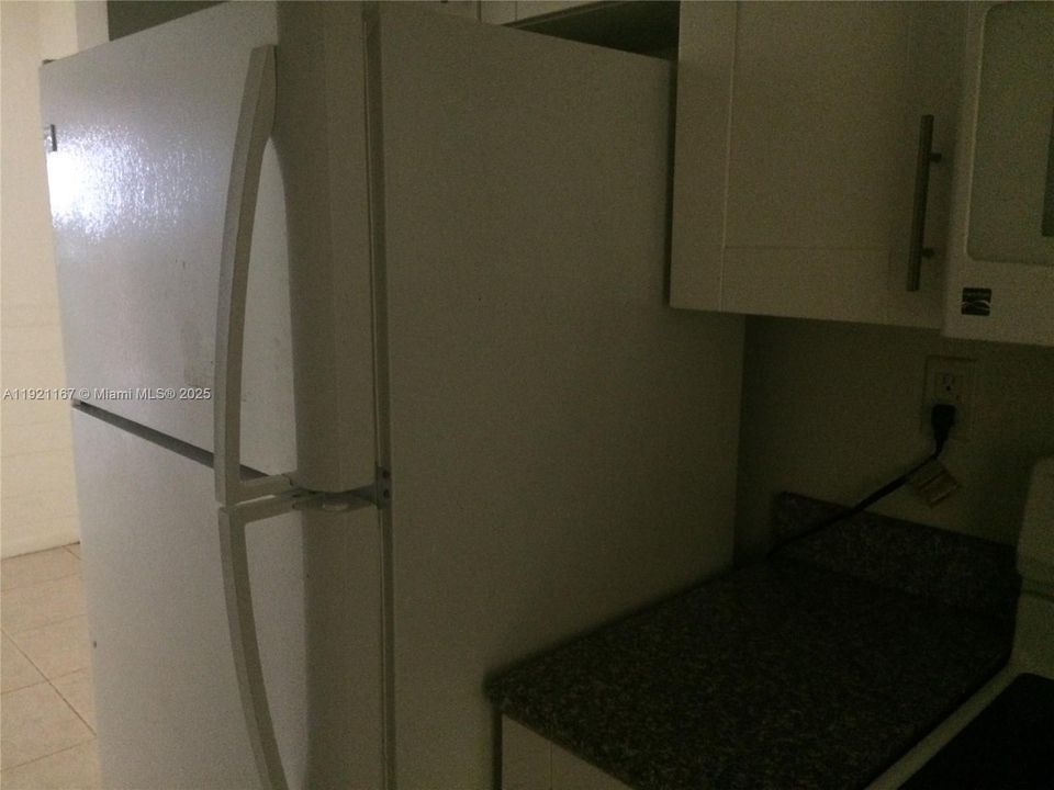 For Rent: $2,500 (1 beds, 1 baths, 608 Square Feet)