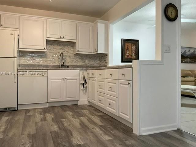 For Sale: $112,000 (1 beds, 1 baths, 928 Square Feet)