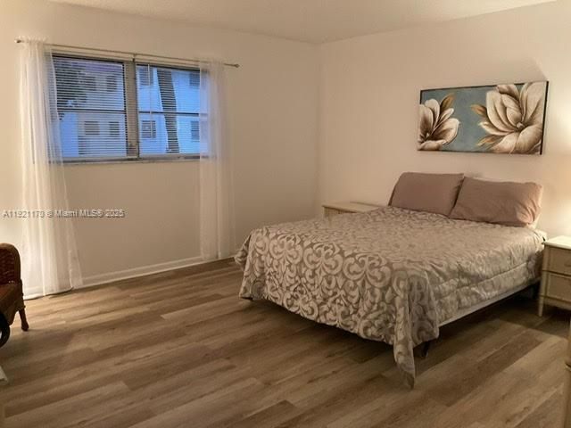 For Sale: $112,000 (1 beds, 1 baths, 928 Square Feet)