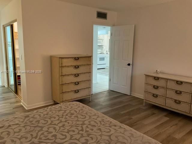 For Sale: $112,000 (1 beds, 1 baths, 928 Square Feet)
