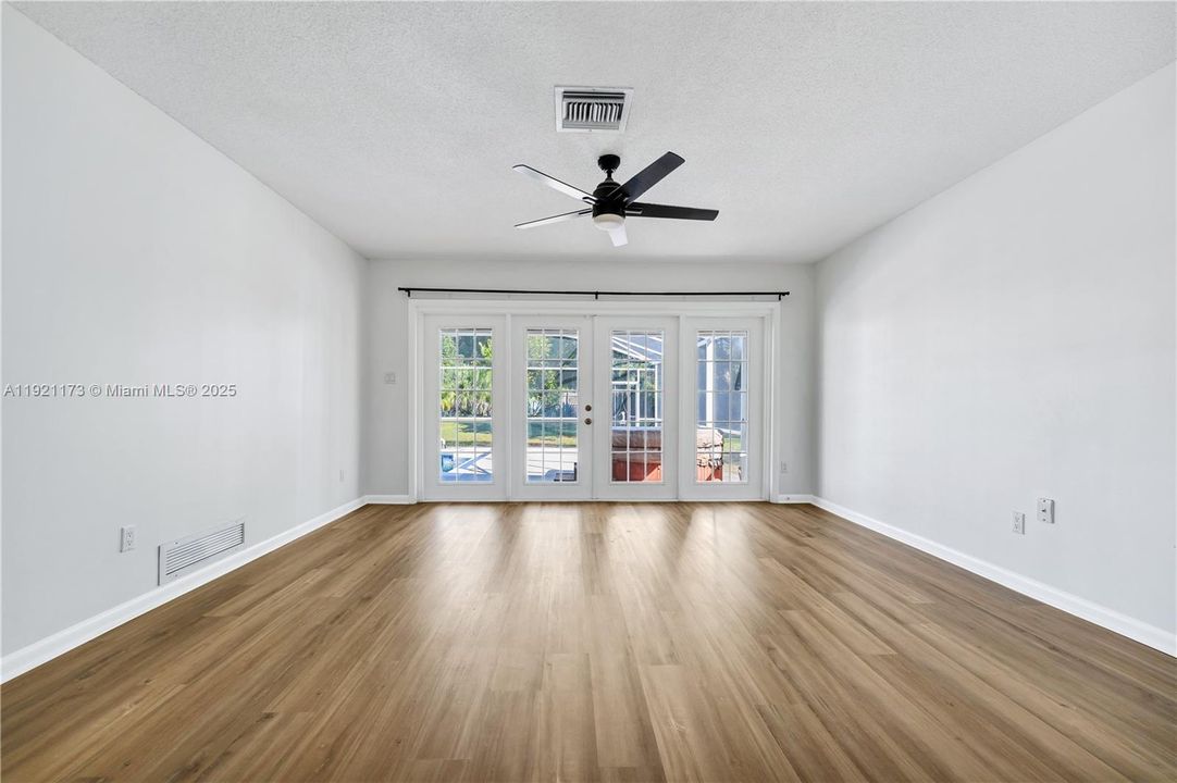 В аренду: $4,750 (4 спален, 2 ванн, 0 Квадратных фут)