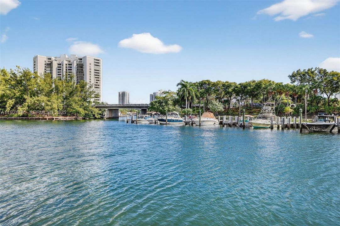 На продажу: $300,000 (2 спален, 2 ванн, 1150 Квадратных фут)