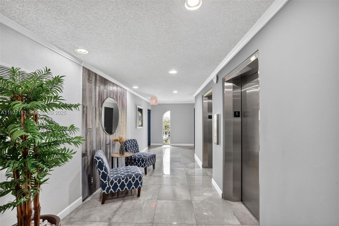 На продажу: $300,000 (2 спален, 2 ванн, 1150 Квадратных фут)