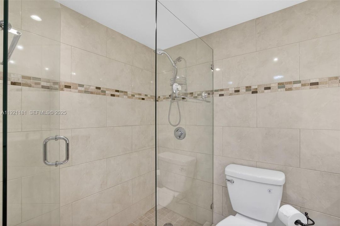 На продажу: $300,000 (2 спален, 2 ванн, 1150 Квадратных фут)