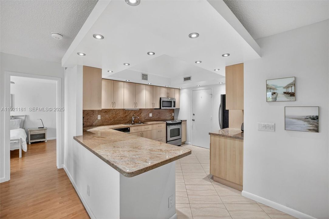 На продажу: $300,000 (2 спален, 2 ванн, 1150 Квадратных фут)