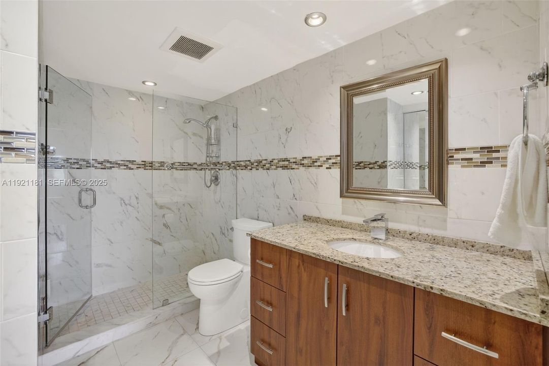 На продажу: $300,000 (2 спален, 2 ванн, 1150 Квадратных фут)