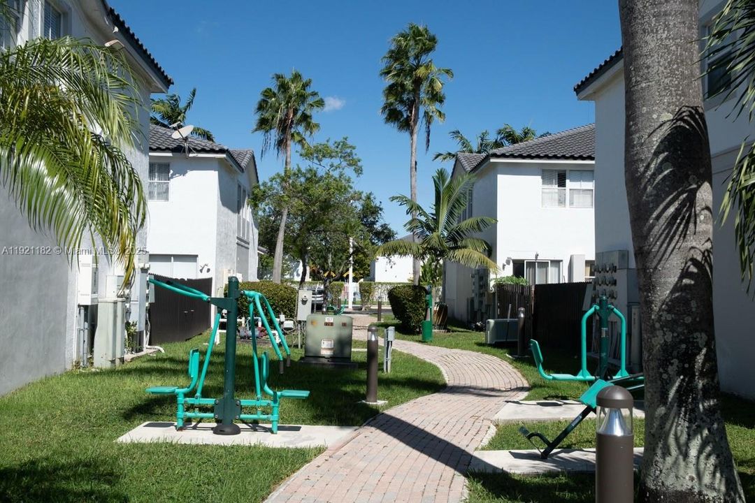 For Sale: $580,000 (4 beds, 3 baths, 1580 Square Feet)