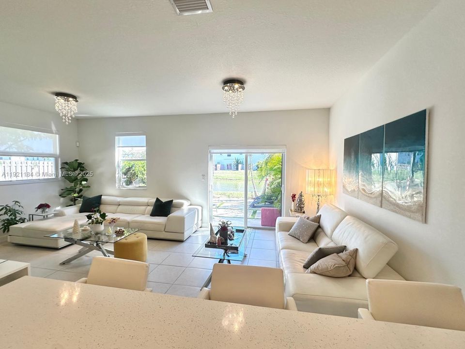 待售: $620,000 (3 贝兹, 2 浴室, 1695 平方英尺)