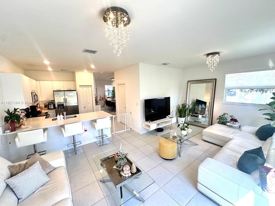 待售: $620,000 (3 贝兹, 2 浴室, 1695 平方英尺)