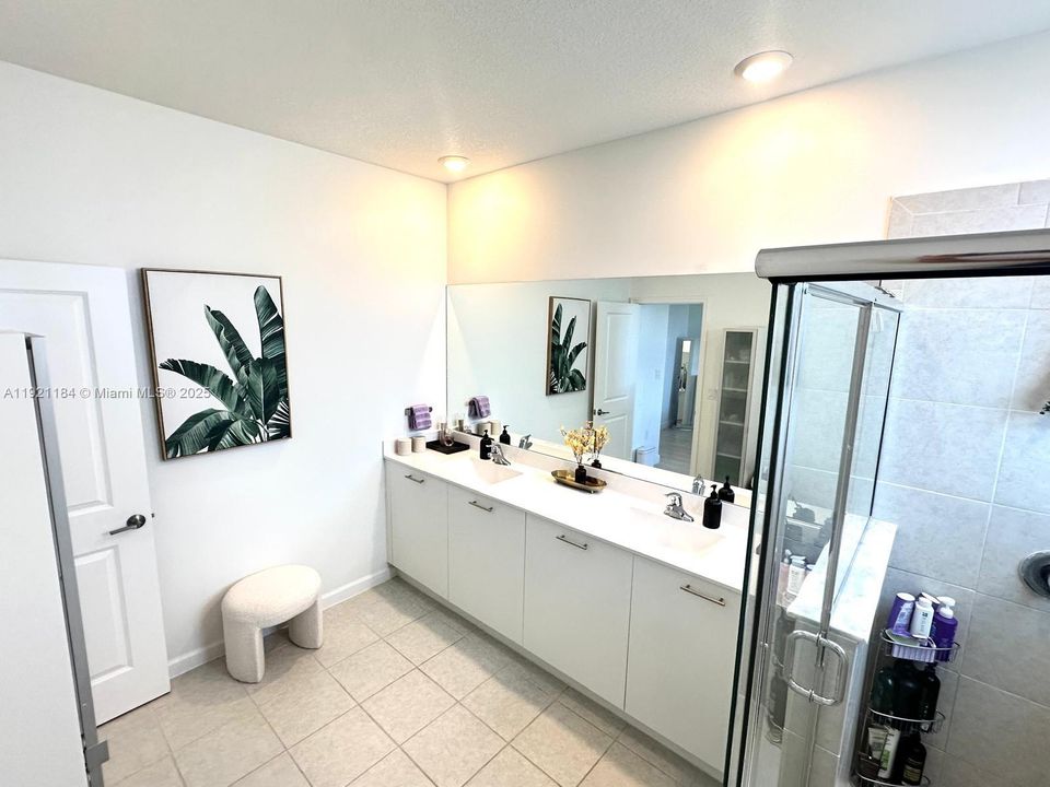 待售: $620,000 (3 贝兹, 2 浴室, 1695 平方英尺)