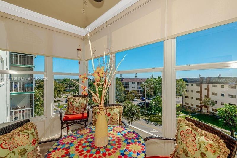 待售: $139,000 (1 贝兹, 2 浴室, 928 平方英尺)