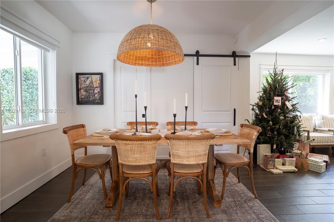 For Sale: $695,000 (3 beds, 1 baths, 1123 Square Feet)