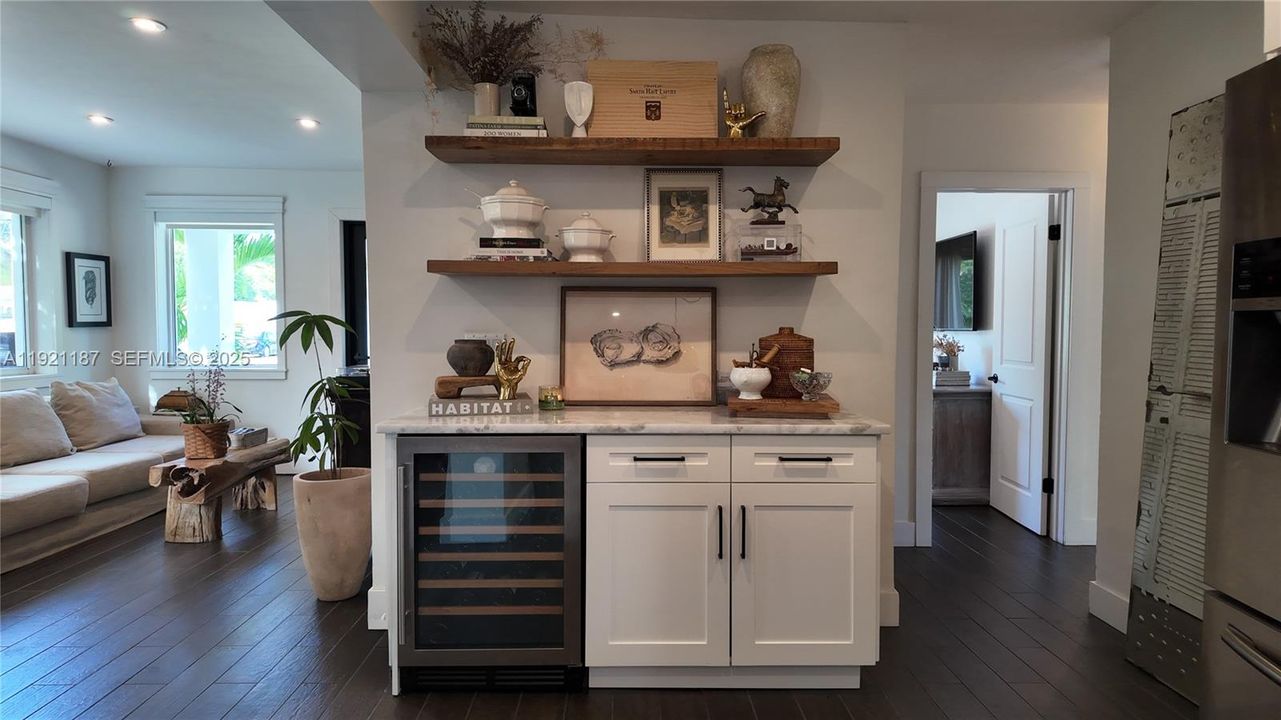 For Sale: $695,000 (3 beds, 1 baths, 1123 Square Feet)