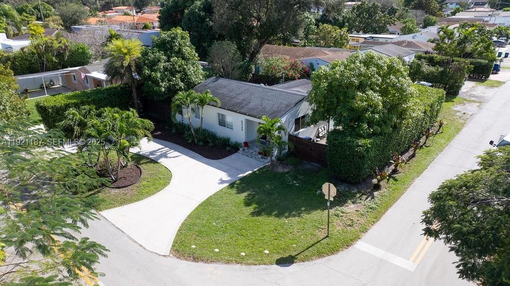 For Sale: $695,000 (3 beds, 1 baths, 1123 Square Feet)