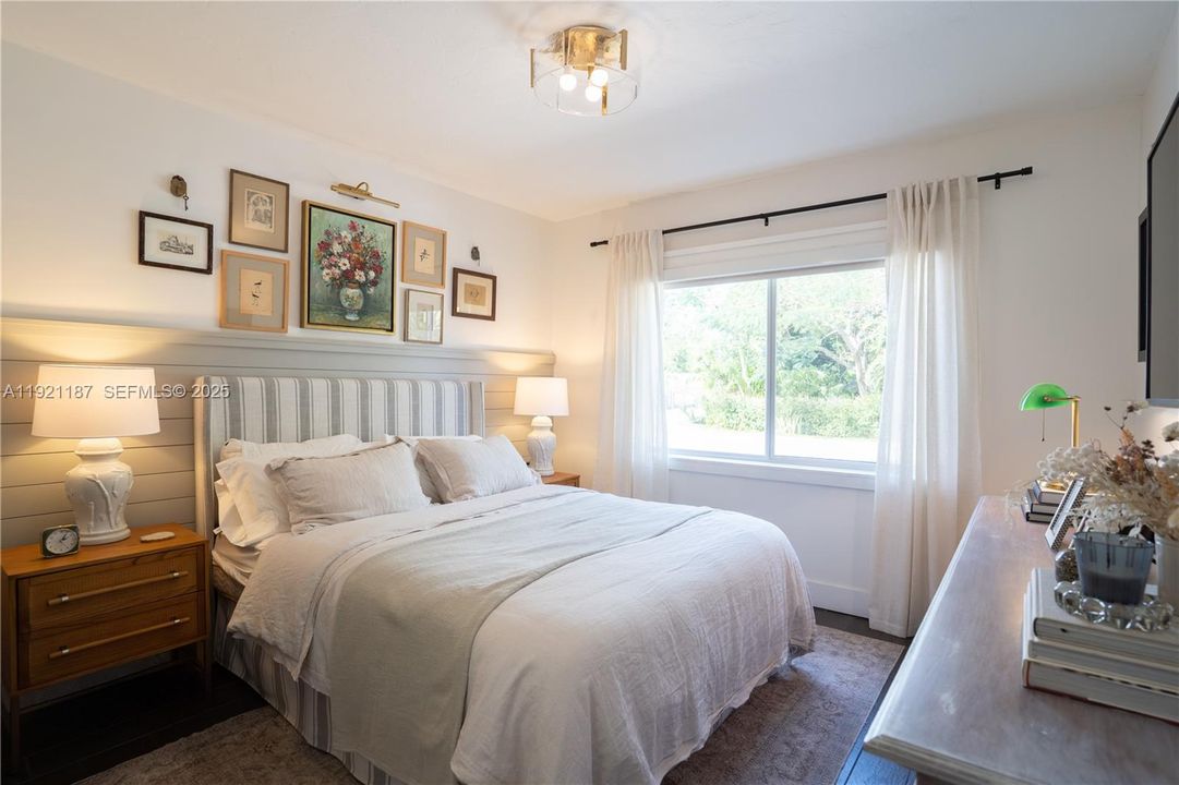 For Sale: $695,000 (3 beds, 1 baths, 1123 Square Feet)