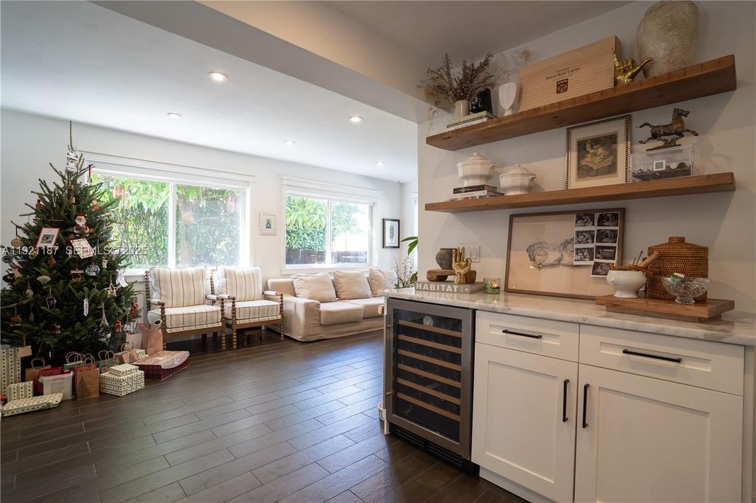 For Sale: $695,000 (3 beds, 1 baths, 1123 Square Feet)